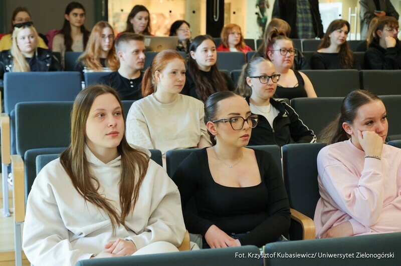 Studenci UZ „nakręcają zmiany” przeciw uzależnieniom